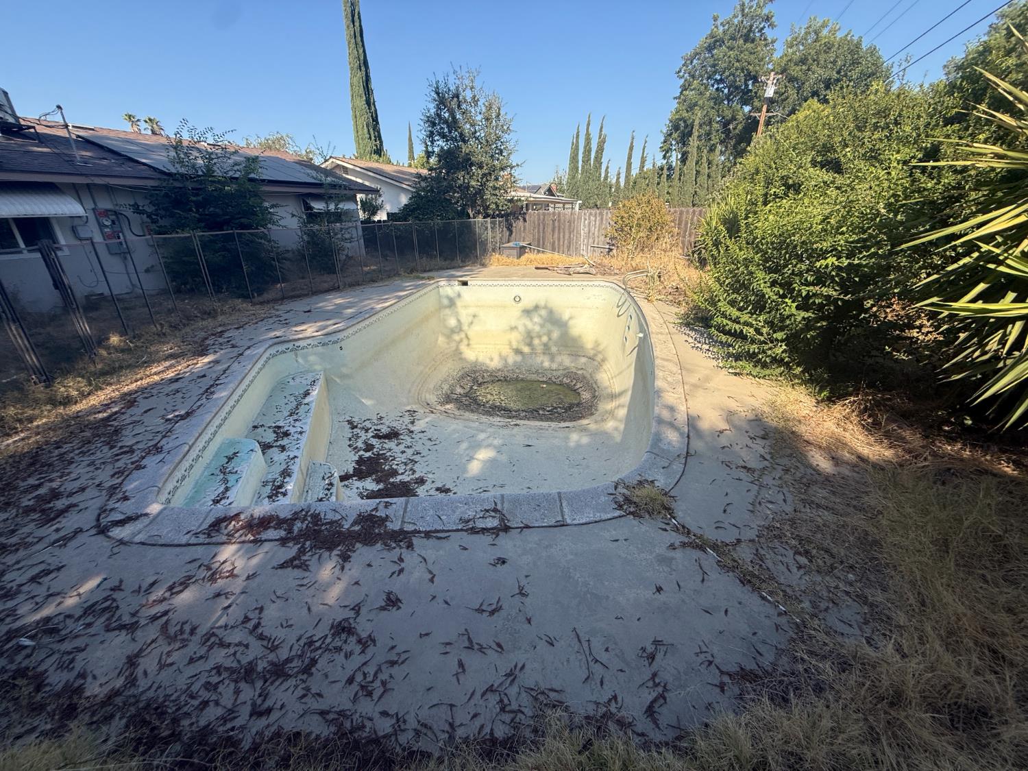 157 W Dovewood Ln, Fresno, CA 93704