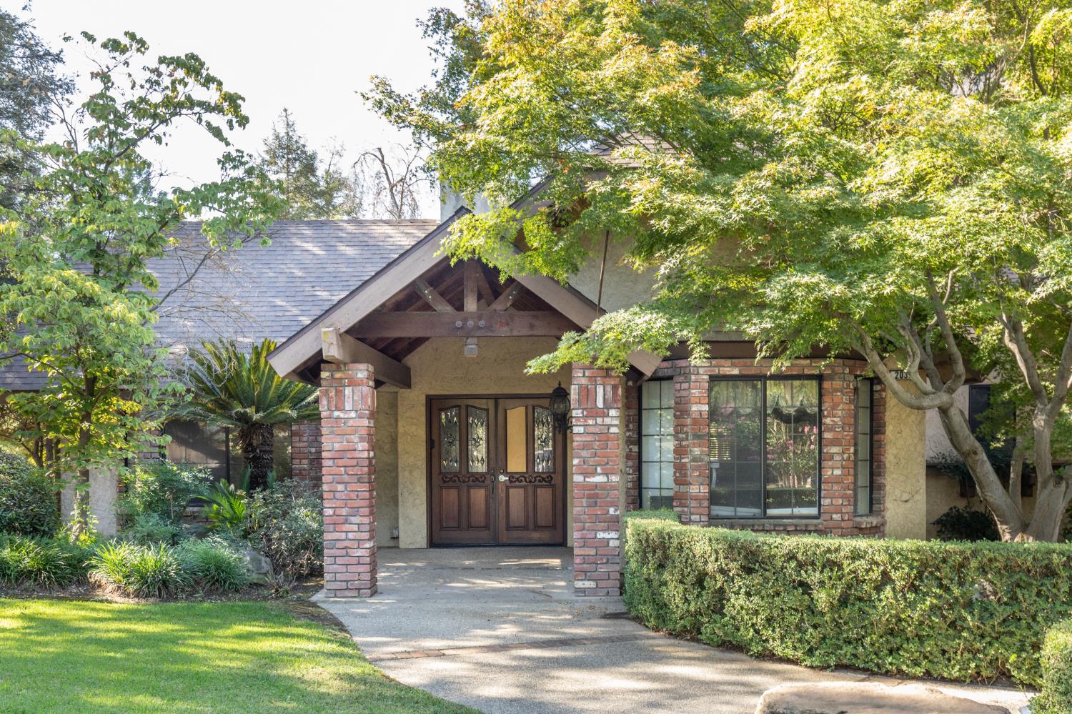 2038 Rall Ave, Clovis, CA 93611