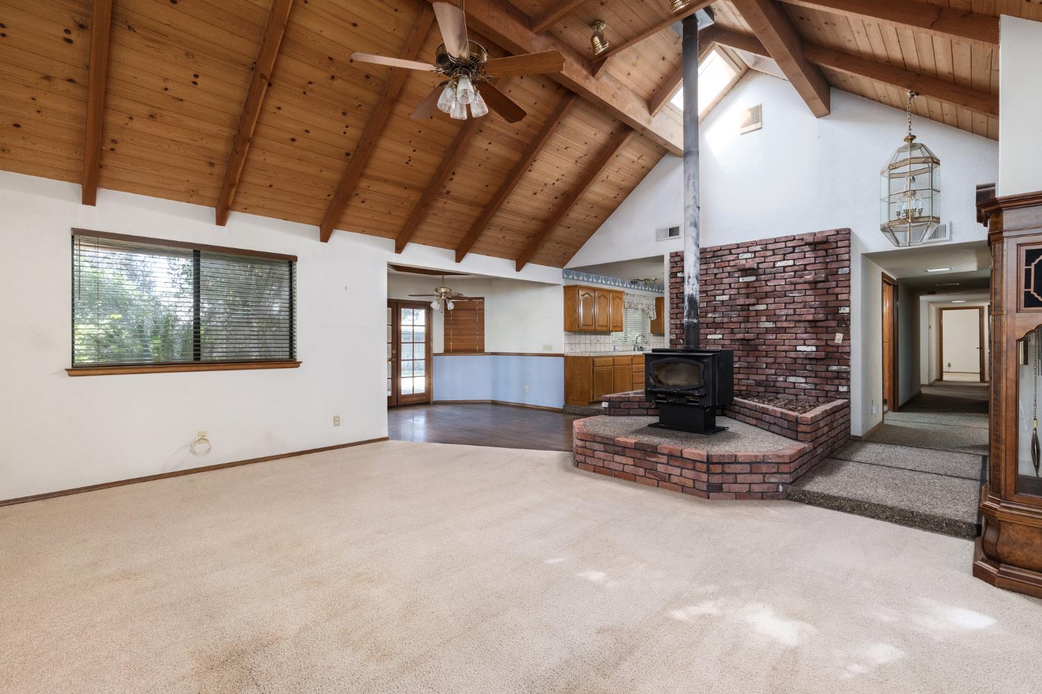 2038 Rall Ave, Clovis, CA 93611