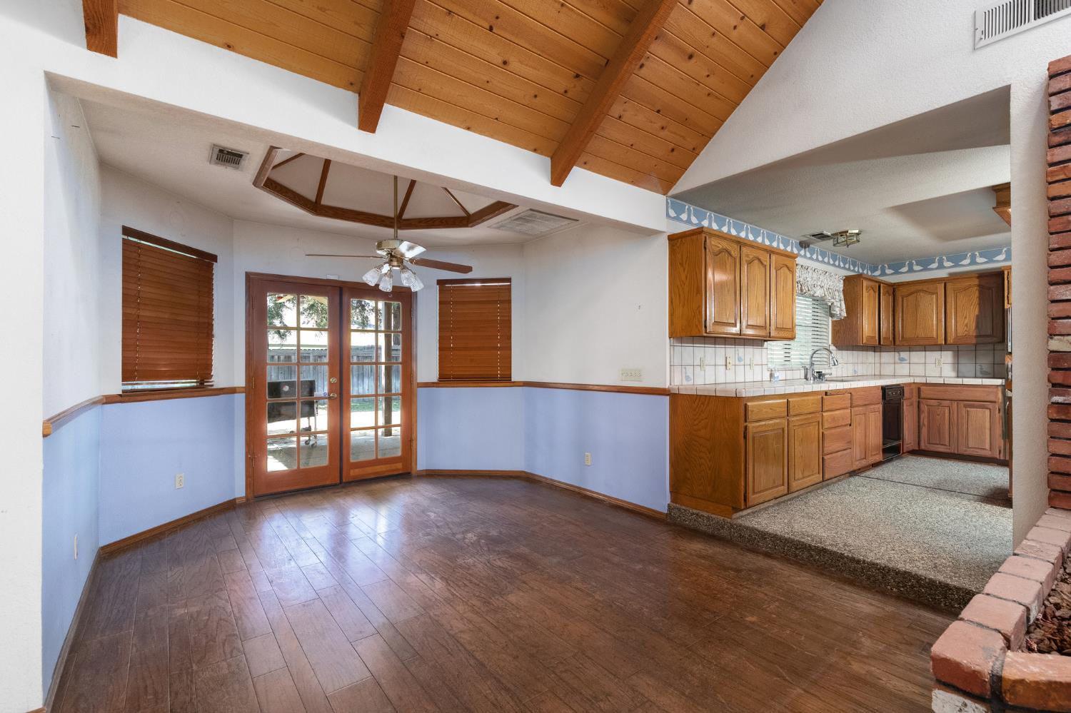 2038 Rall Ave, Clovis, CA 93611