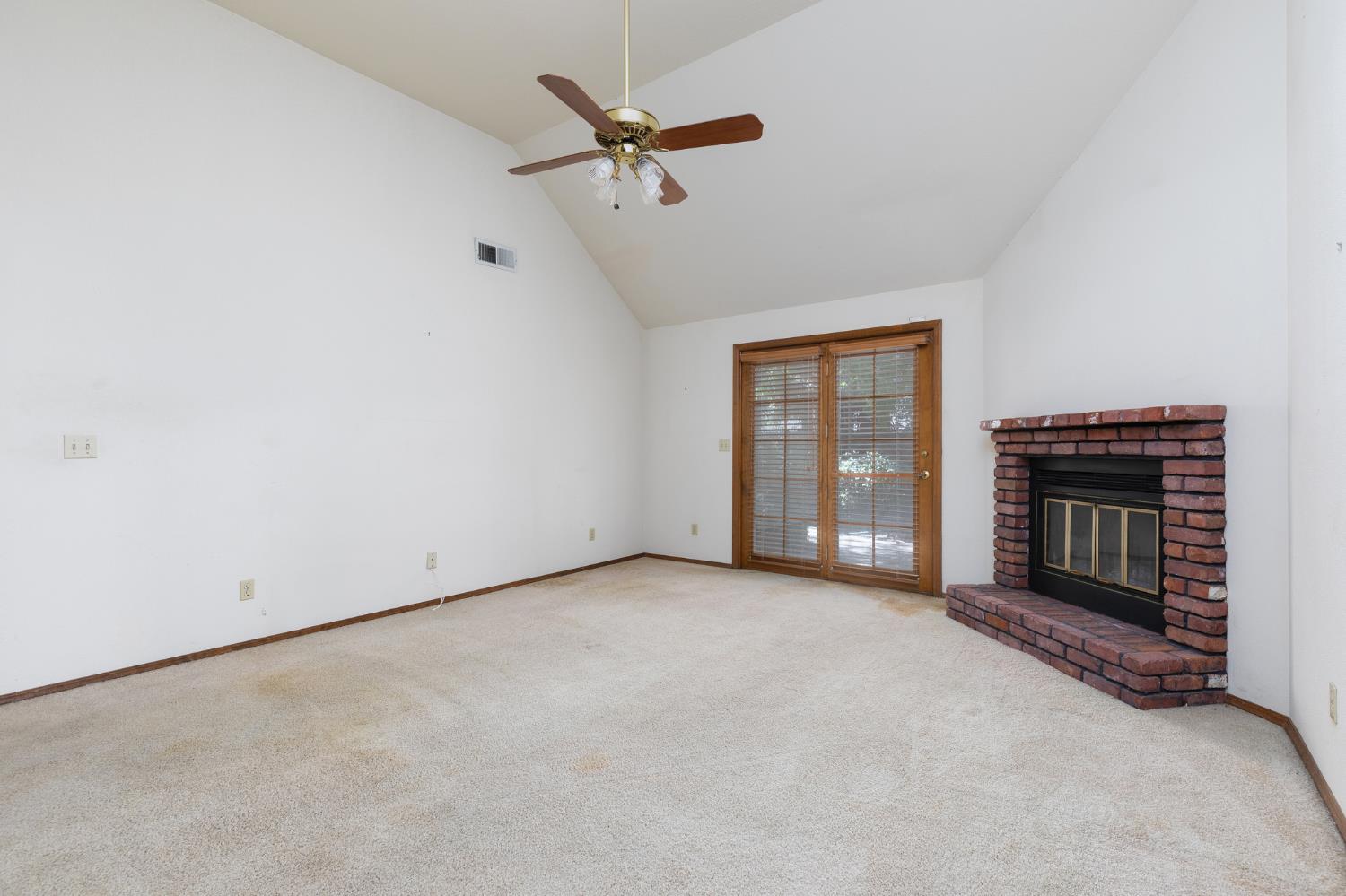 2038 Rall Ave, Clovis, CA 93611