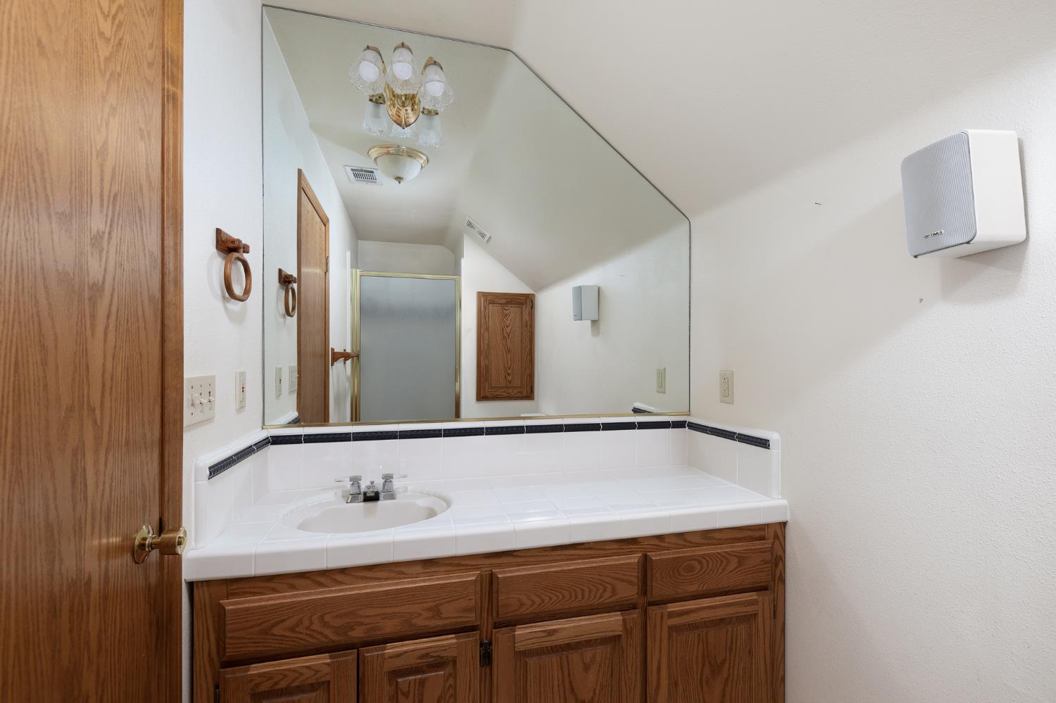 2038 Rall Ave, Clovis, CA 93611