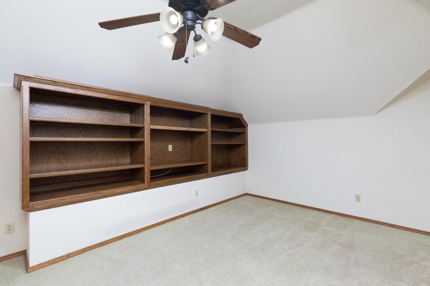 2038 Rall Ave, Clovis, CA 93611