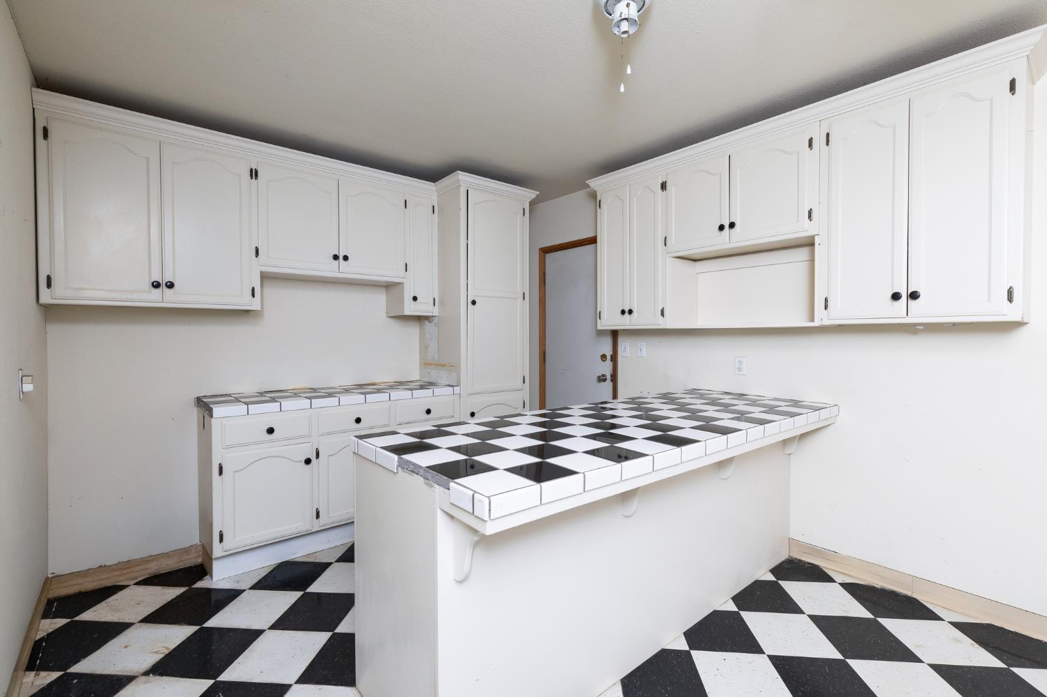 2038 Rall Ave, Clovis, CA 93611