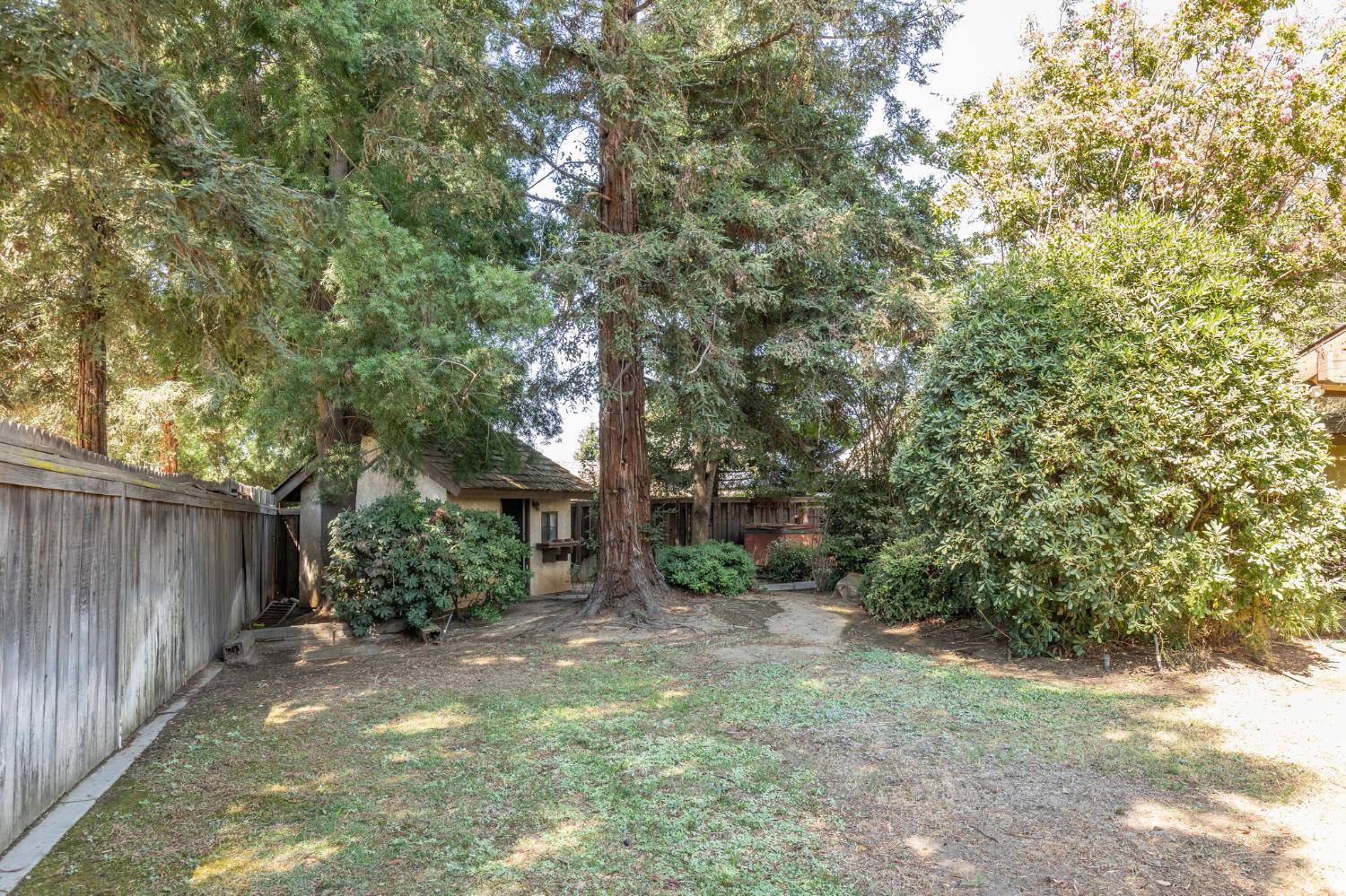 2038 Rall Ave, Clovis, CA 93611