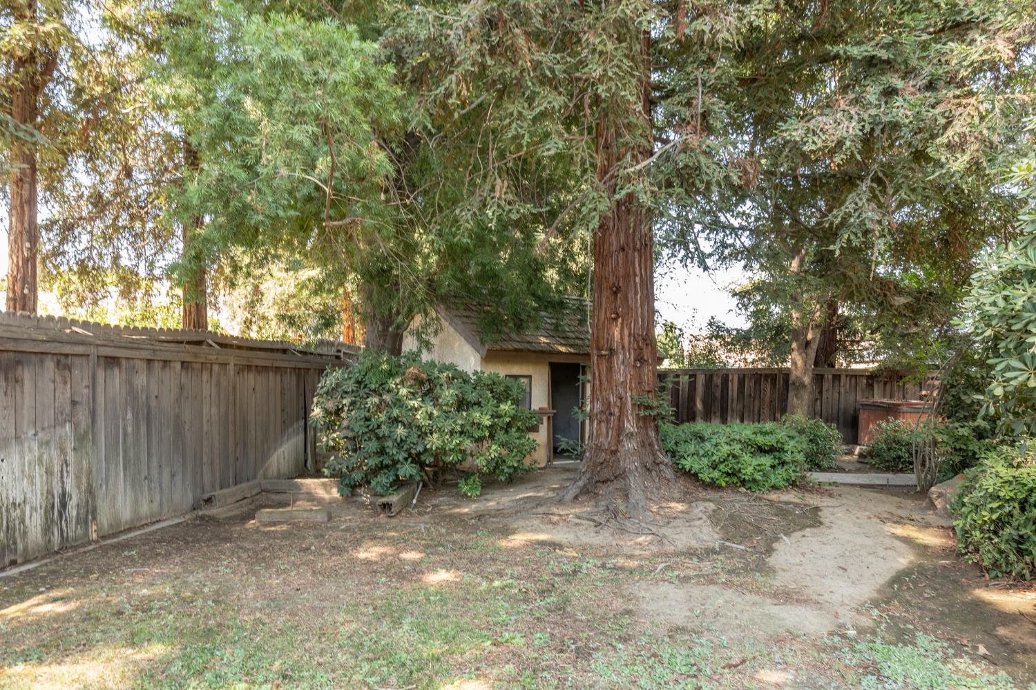 2038 Rall Ave, Clovis, CA 93611