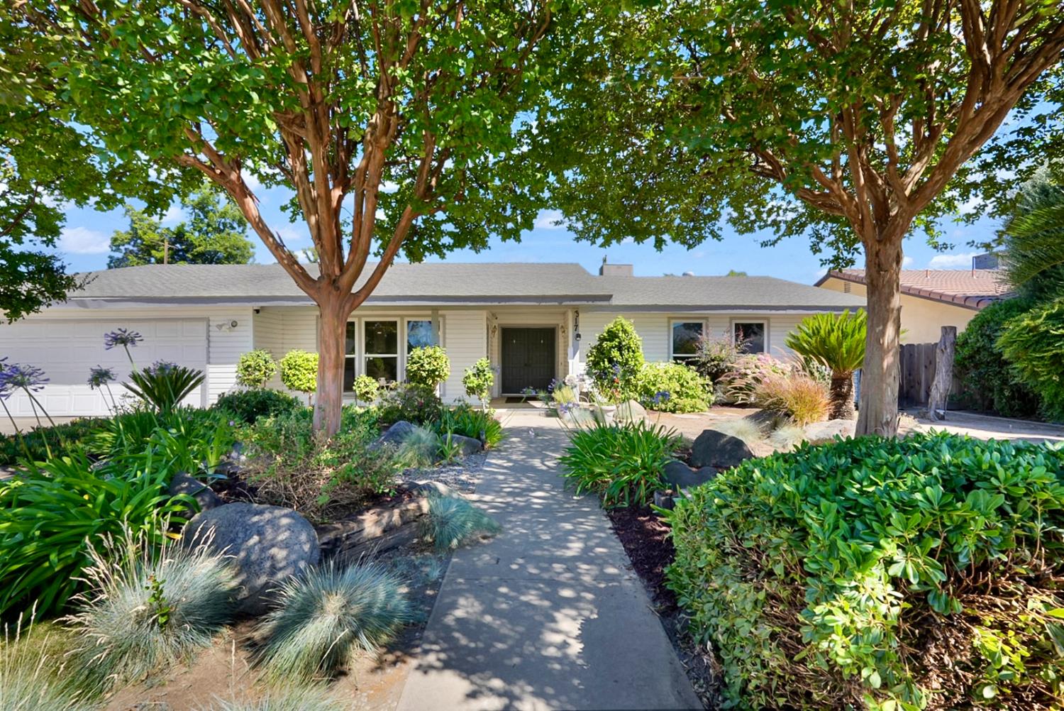 317 Circle Dr, Chowchilla, CA 93610
