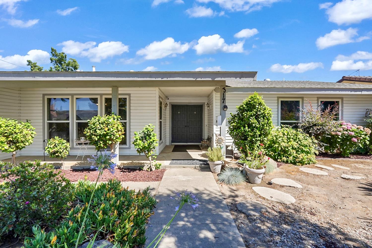 317 Circle Dr, Chowchilla, CA 93610