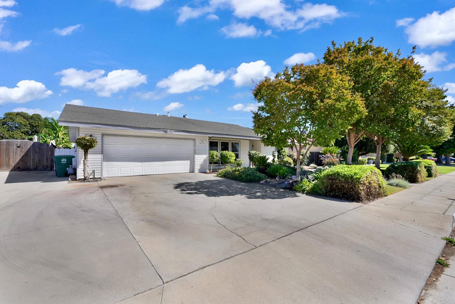 317 Circle Dr, Chowchilla, CA 93610