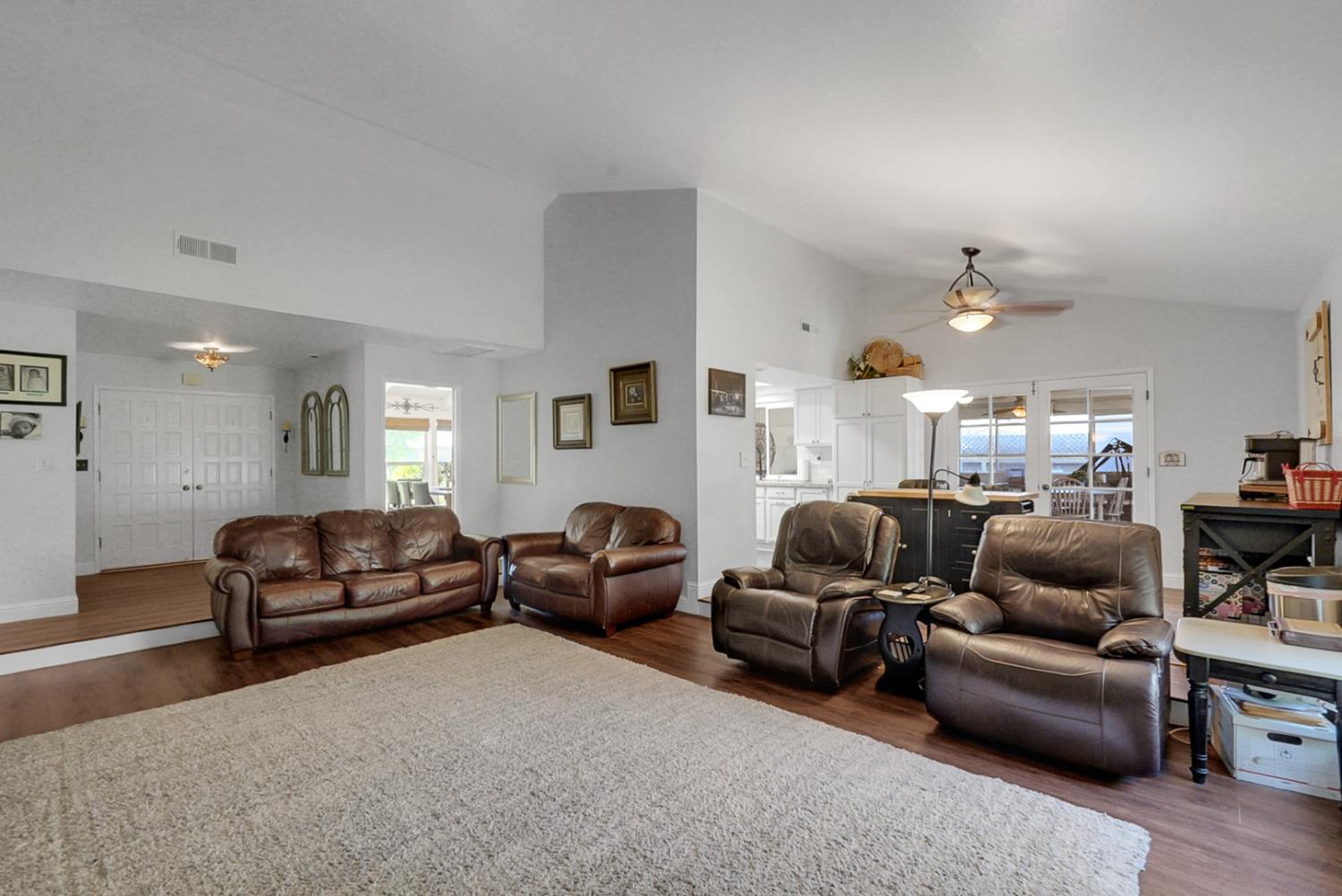 317 Circle Dr, Chowchilla, CA 93610
