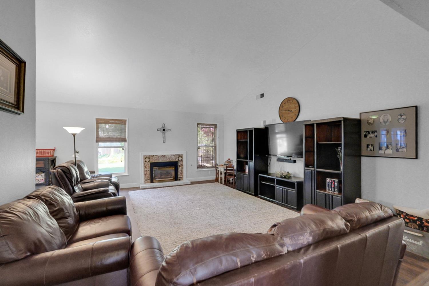 317 Circle Dr, Chowchilla, CA 93610