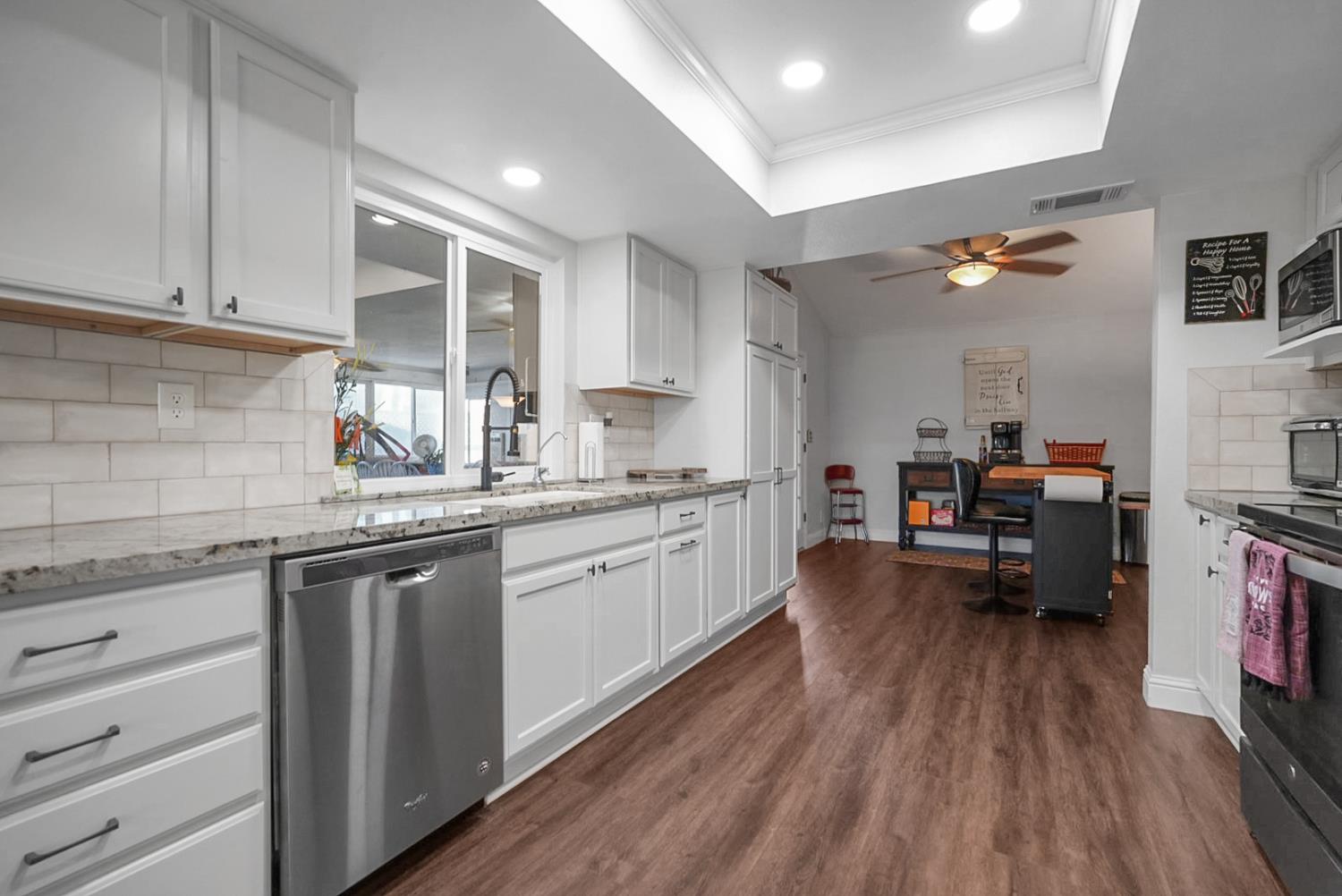 317 Circle Dr, Chowchilla, CA 93610