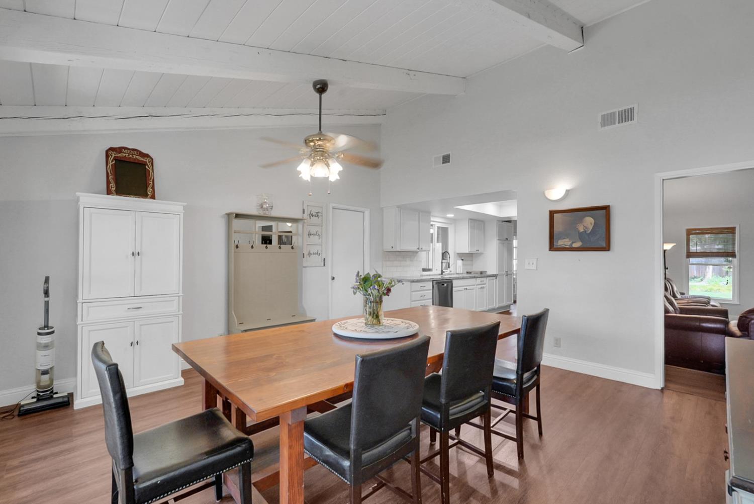 317 Circle Dr, Chowchilla, CA 93610