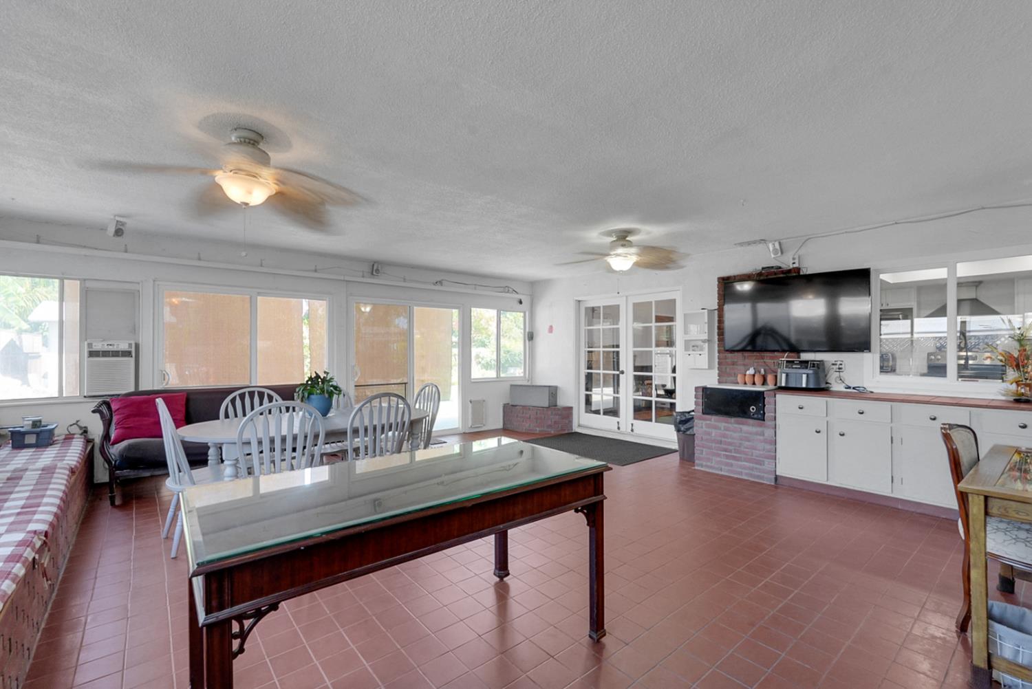 317 Circle Dr, Chowchilla, CA 93610