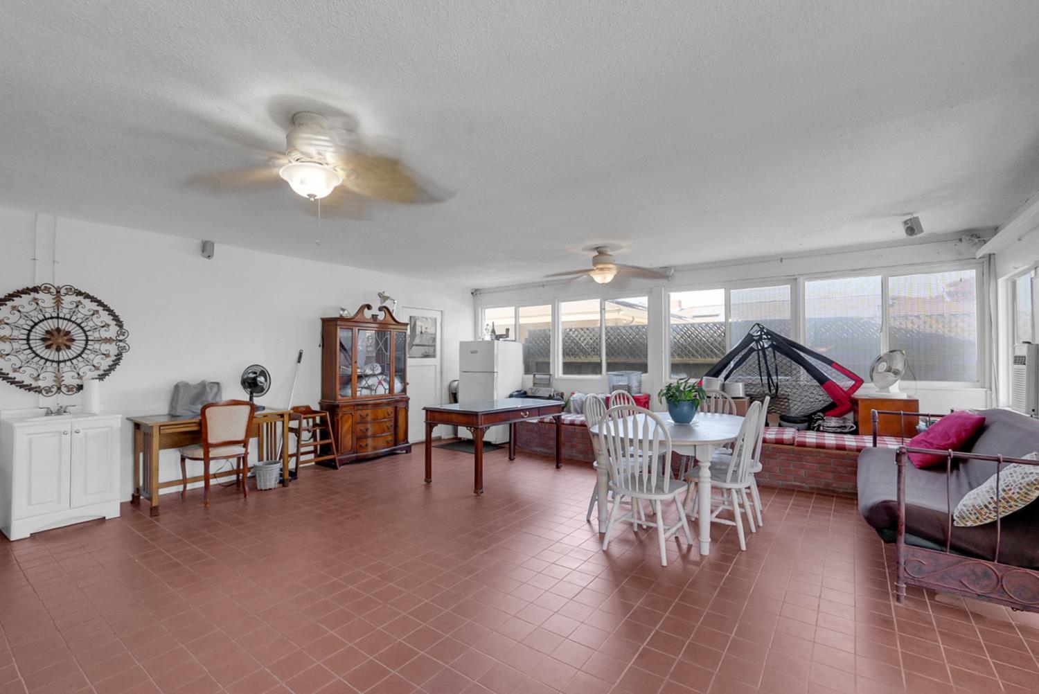317 Circle Dr, Chowchilla, CA 93610