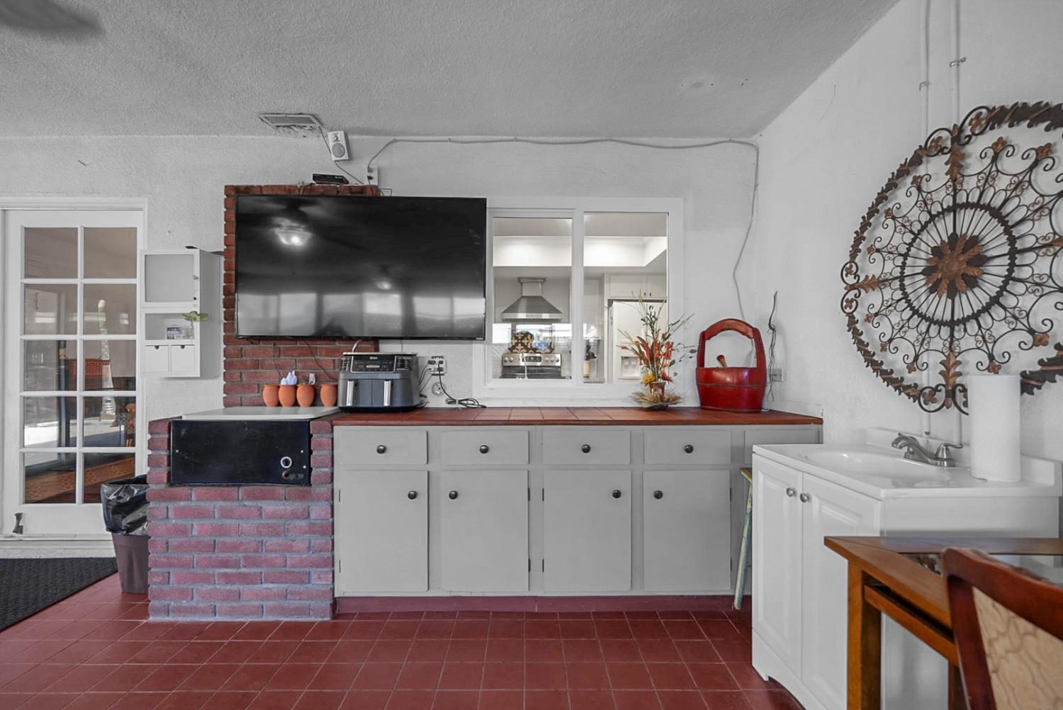 317 Circle Dr, Chowchilla, CA 93610