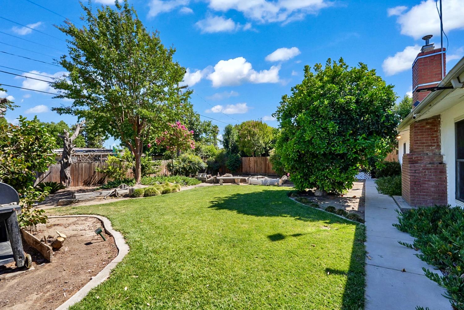 317 Circle Dr, Chowchilla, CA 93610