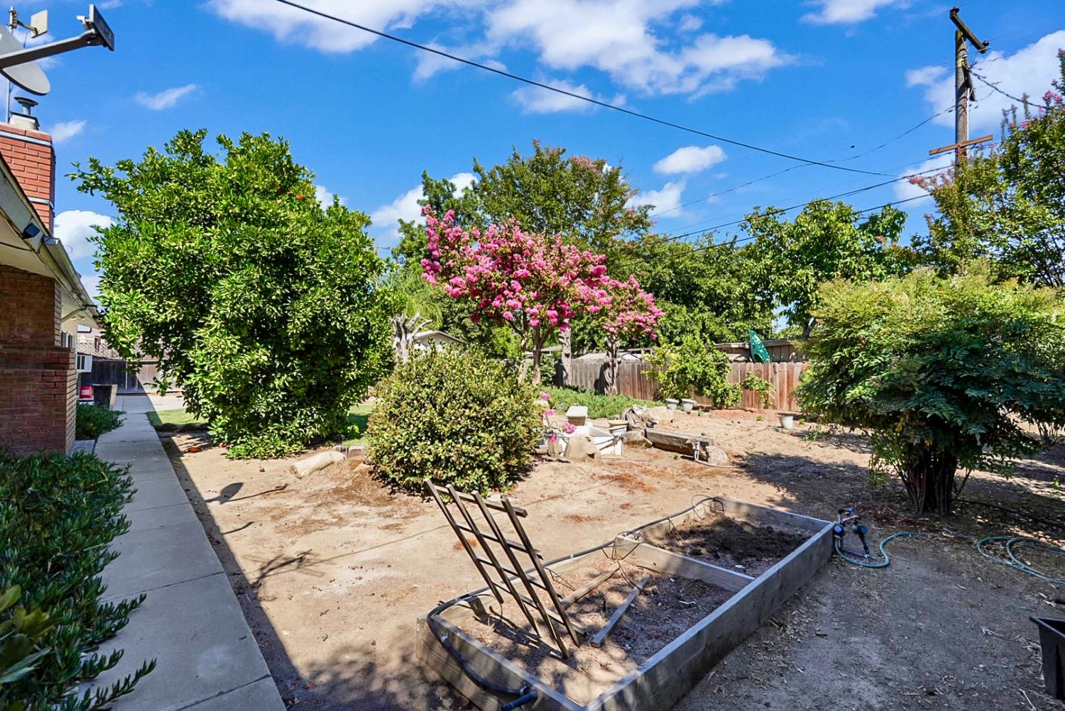 317 Circle Dr, Chowchilla, CA 93610