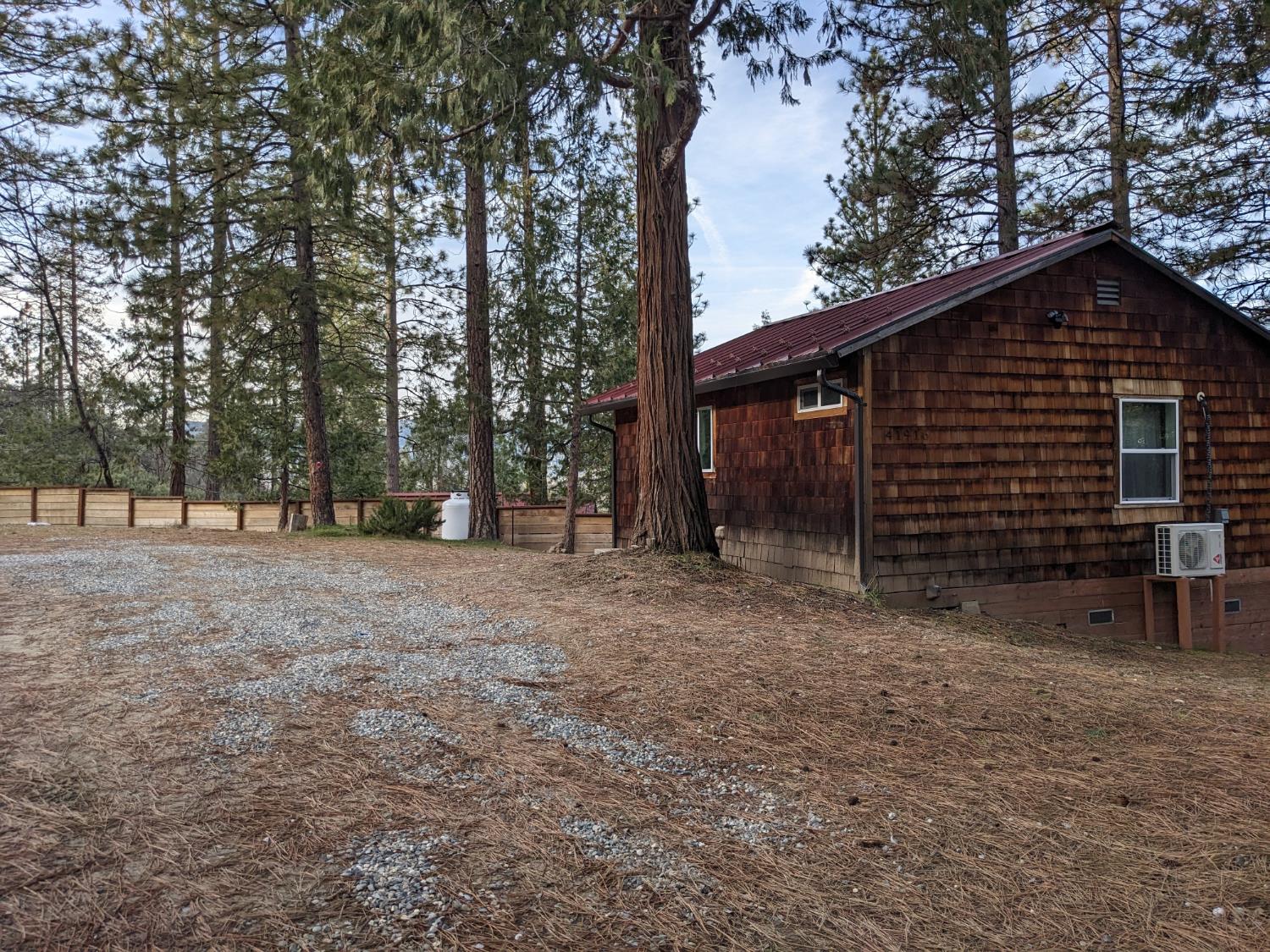 41916 41922 Yosemite Pines Dr, Oakhurst, CA 93644