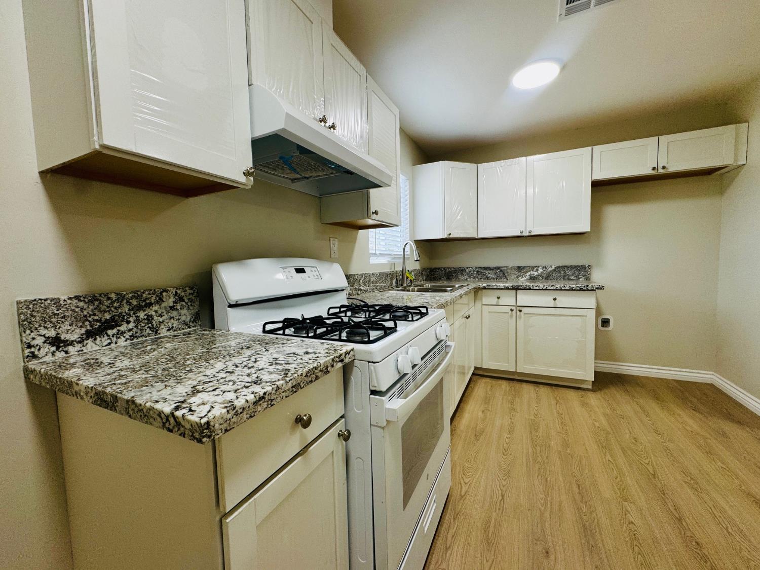 402 Mary St, Bakersfield, CA 93252