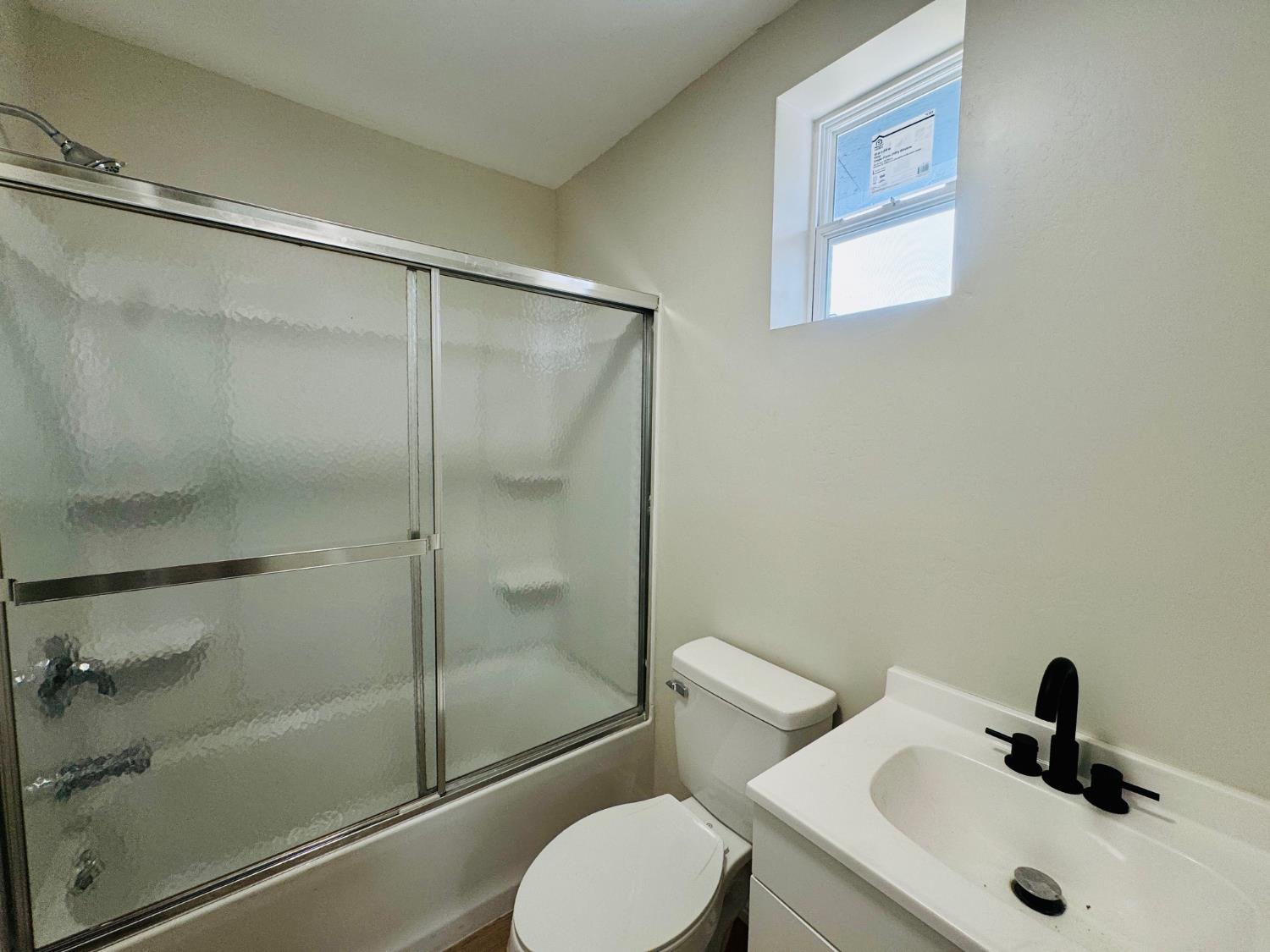 402 Mary St, Bakersfield, CA 93252