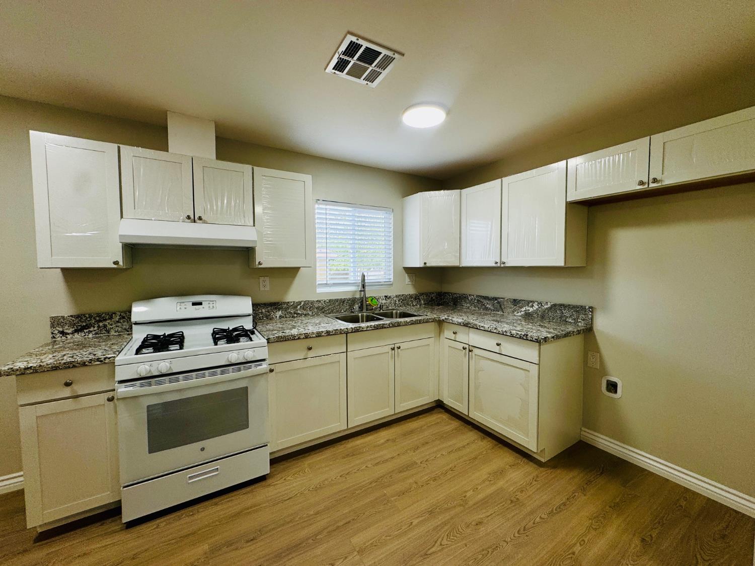 402 Mary St, Bakersfield, CA 93252