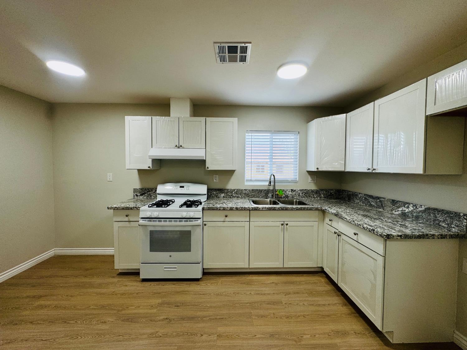 402 Mary St, Bakersfield, CA 93252