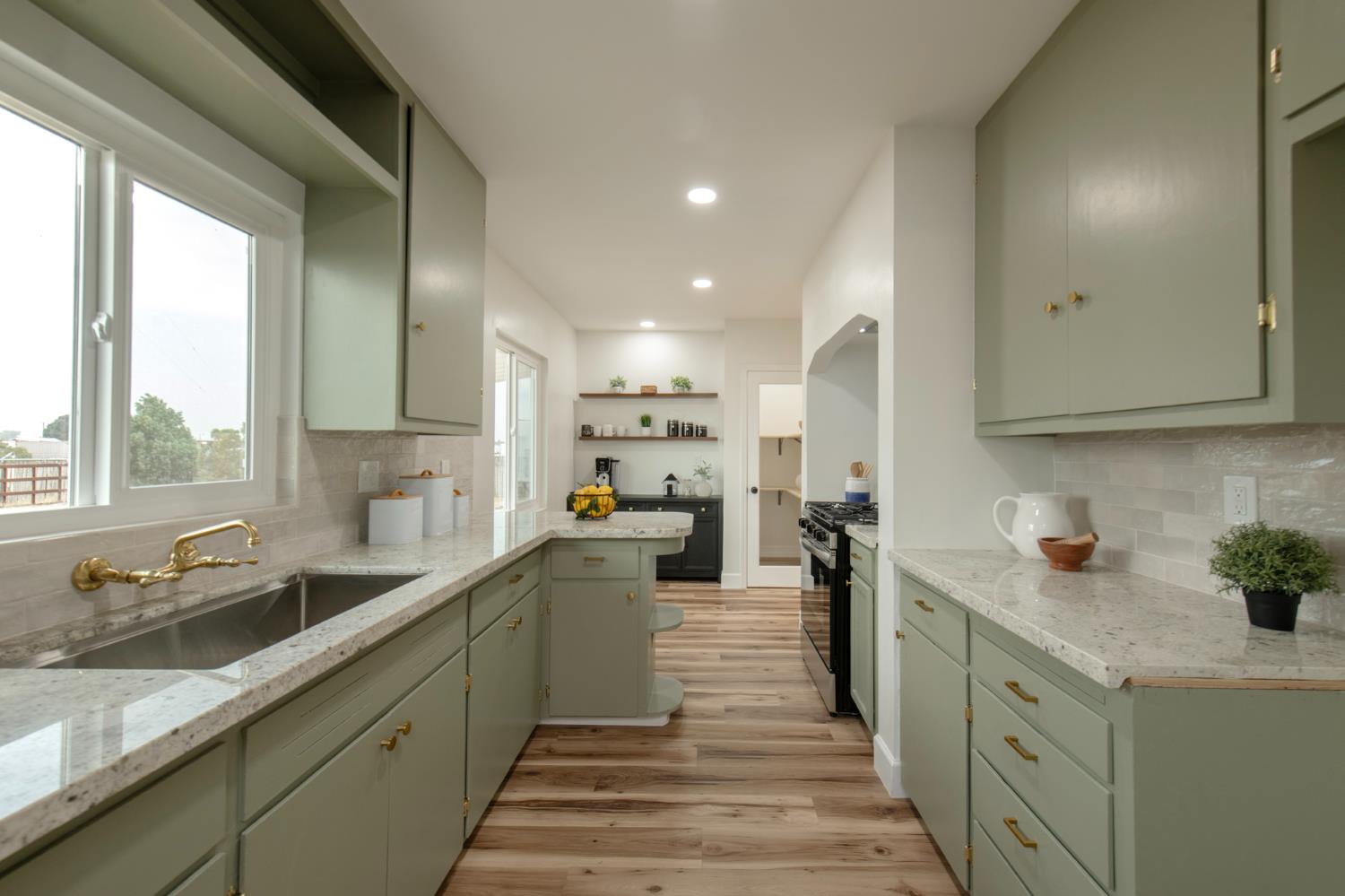 295 N Valentine Ave, Fresno, CA 93706