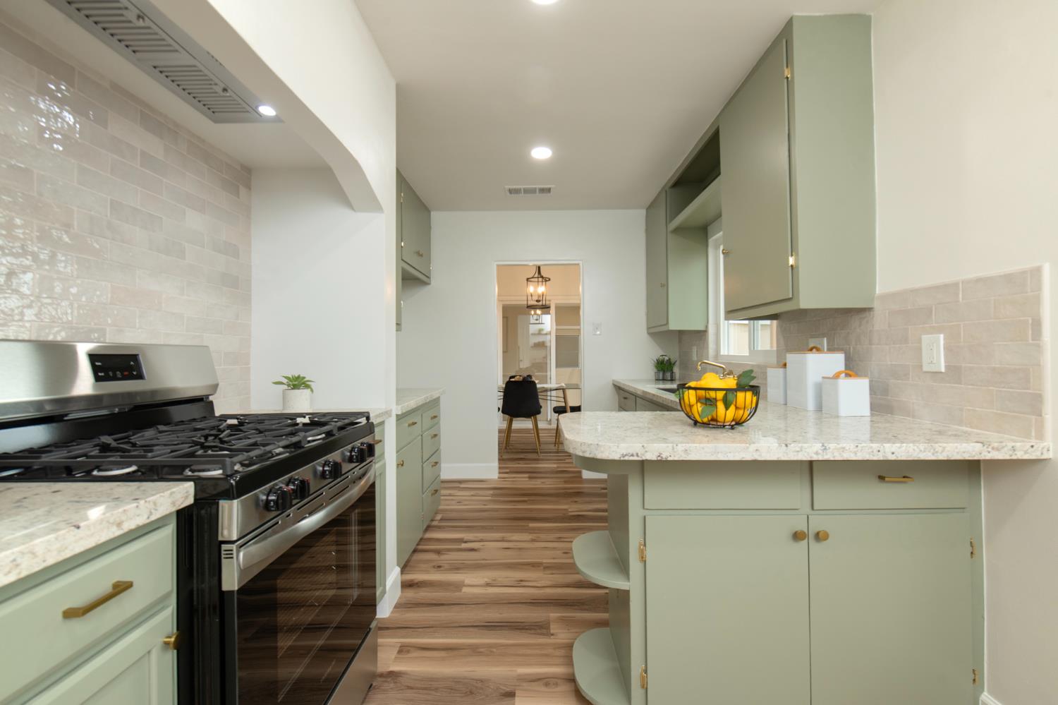 295 N Valentine Ave, Fresno, CA 93706