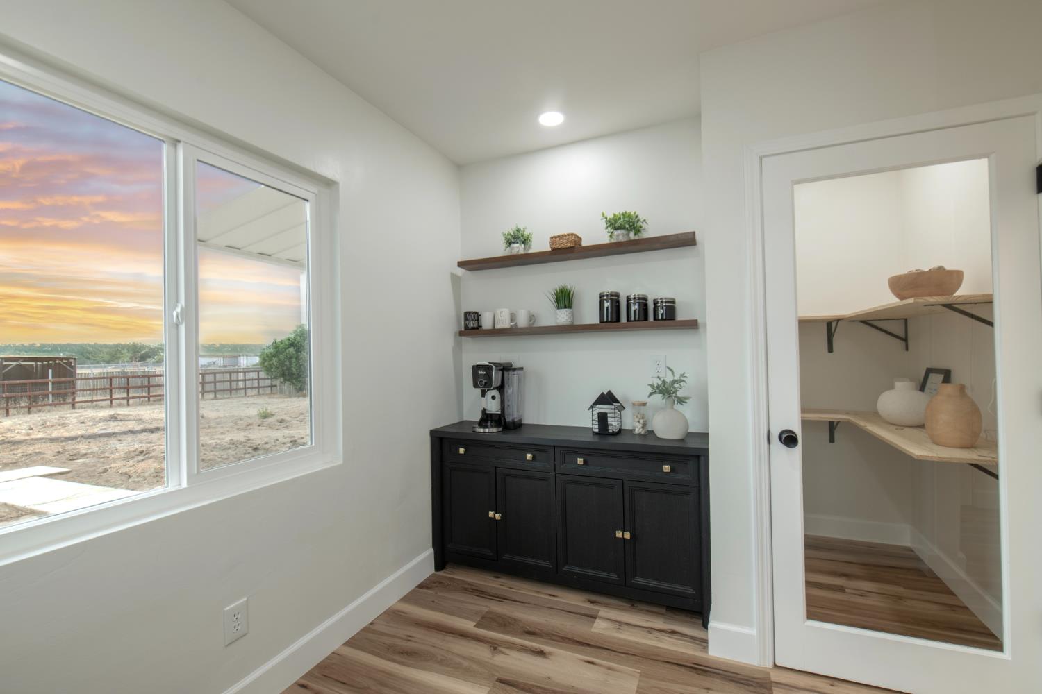 295 N Valentine Ave, Fresno, CA 93706
