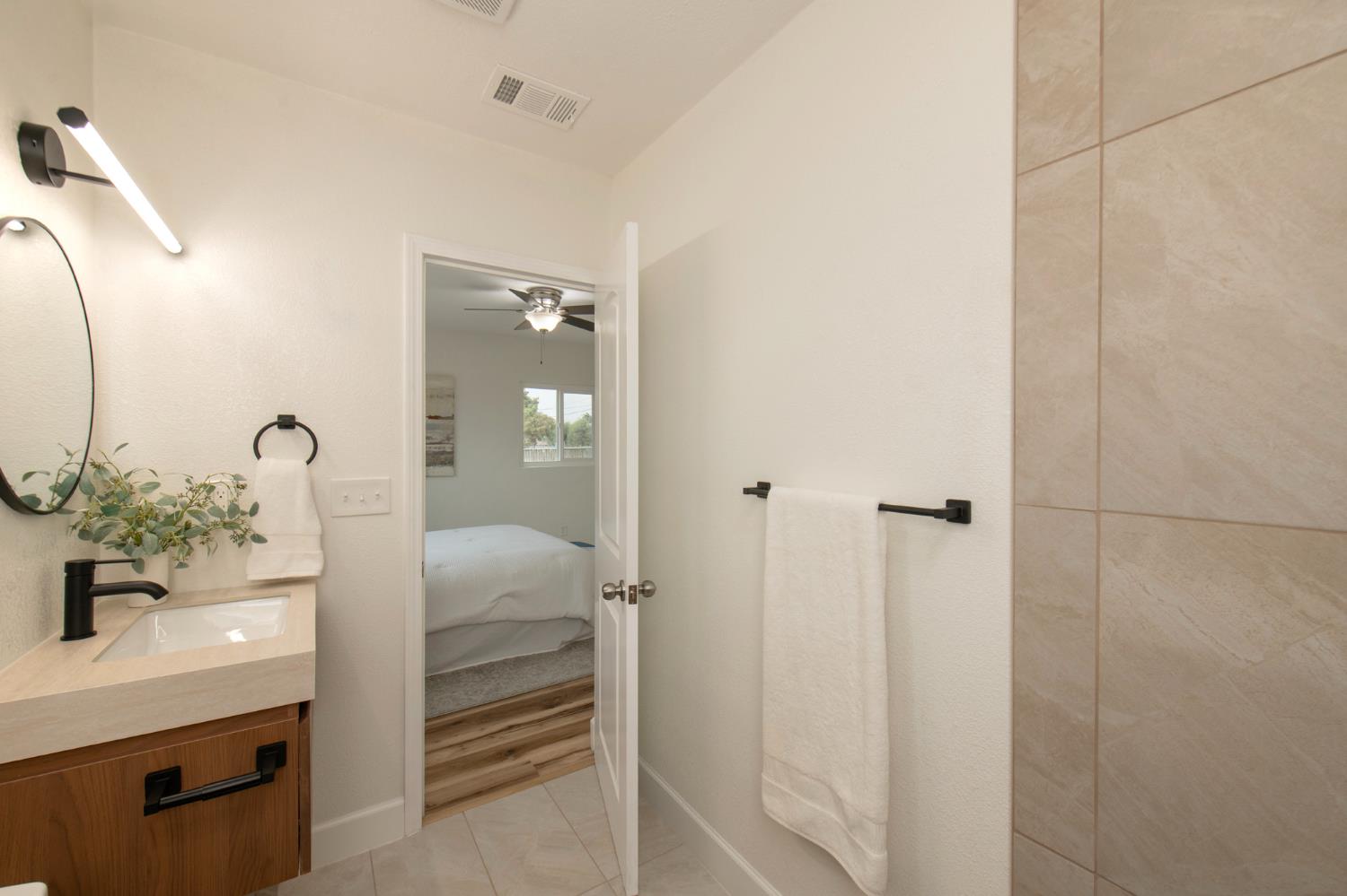 295 N Valentine Ave, Fresno, CA 93706