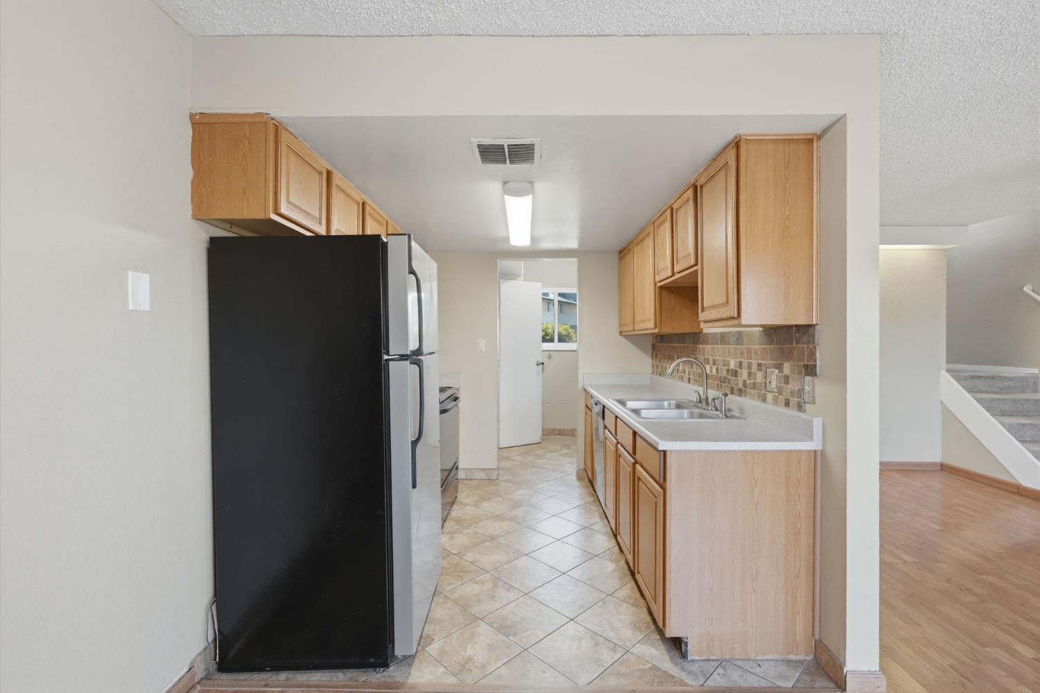 4929 N Winery Cir #114, Fresno, CA 93726