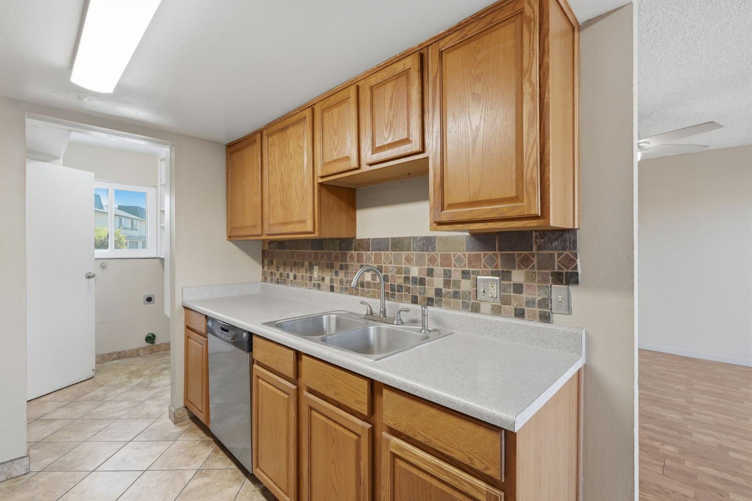4929 N Winery Cir #114, Fresno, CA 93726