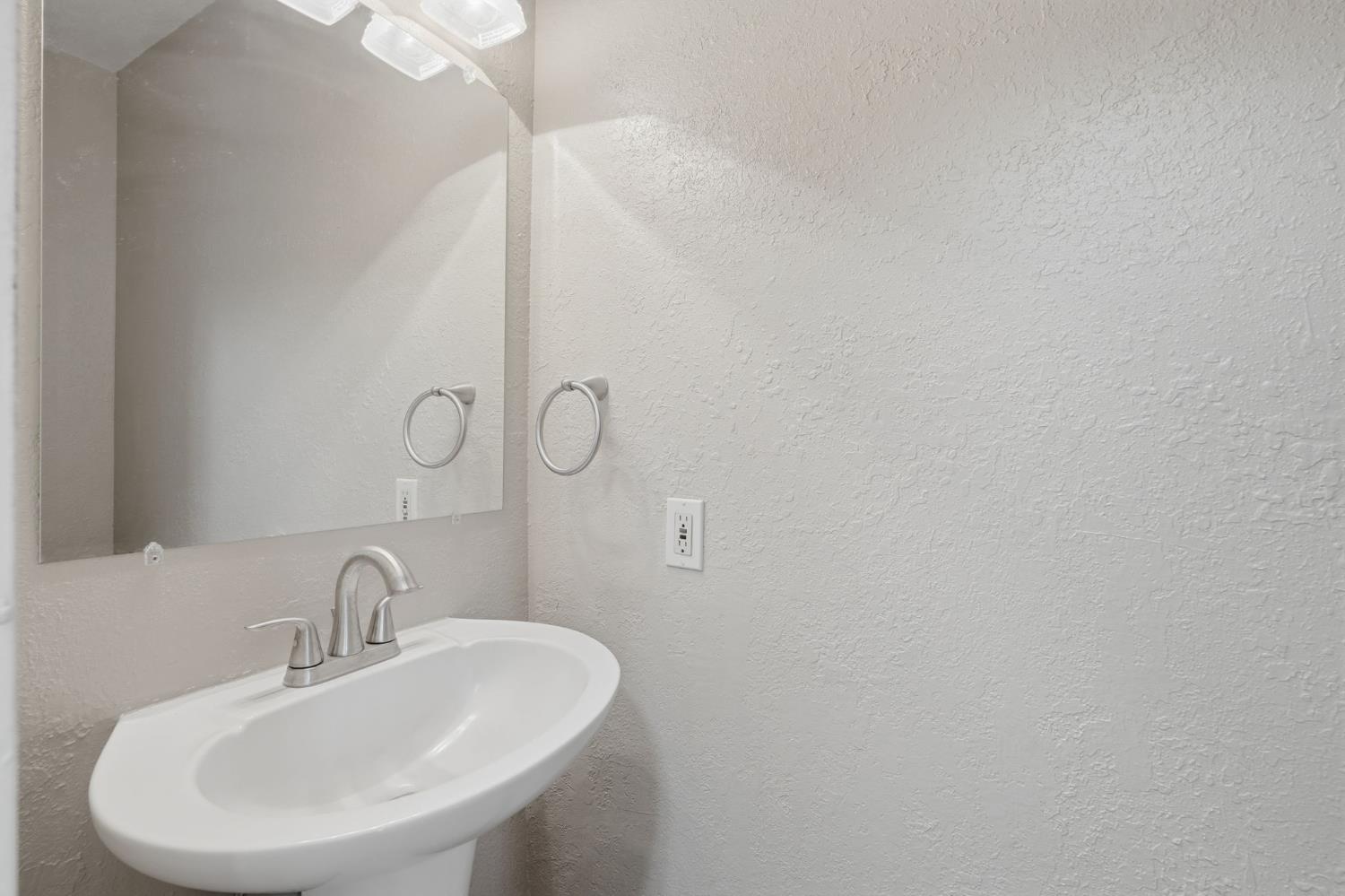 4929 N Winery Cir #114, Fresno, CA 93726