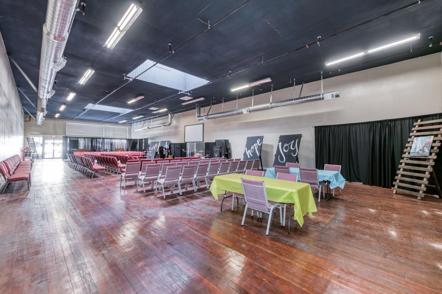 137 N L St, Dinuba, CA 93618