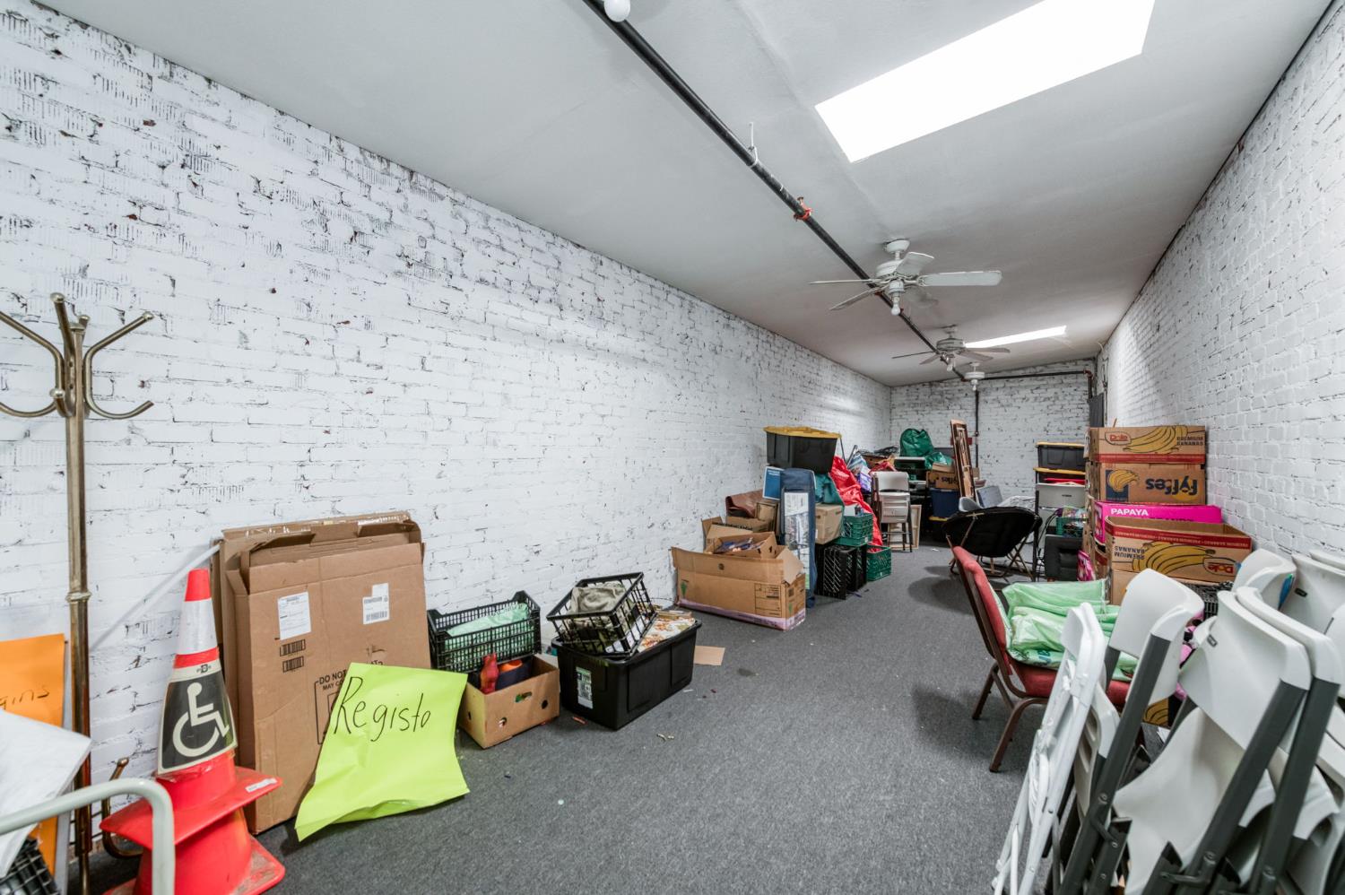 137 N L St, Dinuba, CA 93618