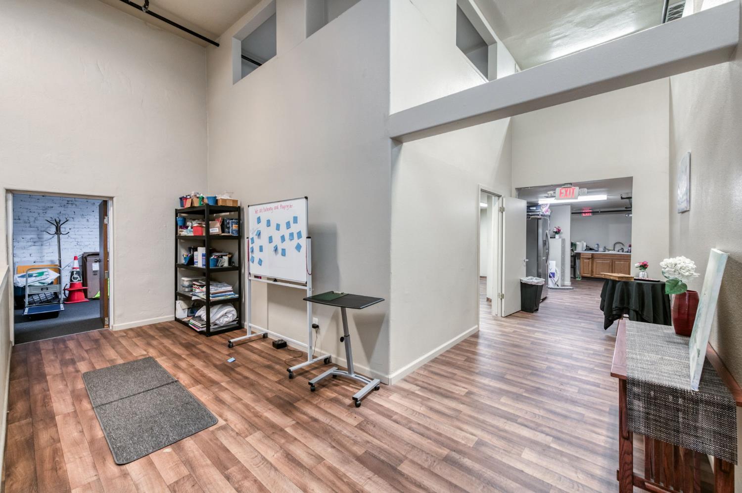 137 N L St, Dinuba, CA 93618