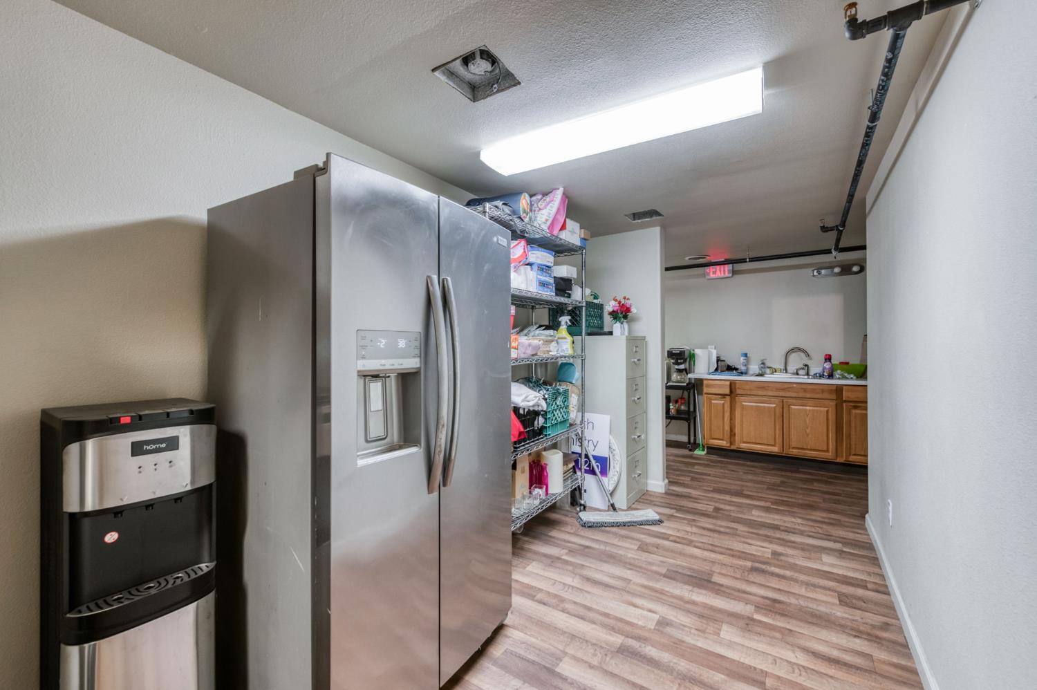 137 N L St, Dinuba, CA 93618