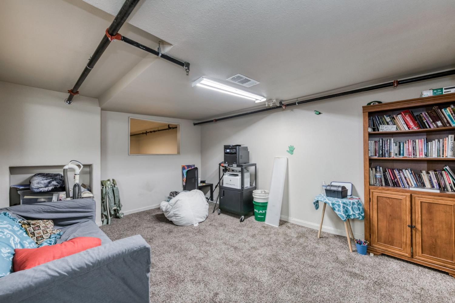 137 N L St, Dinuba, CA 93618