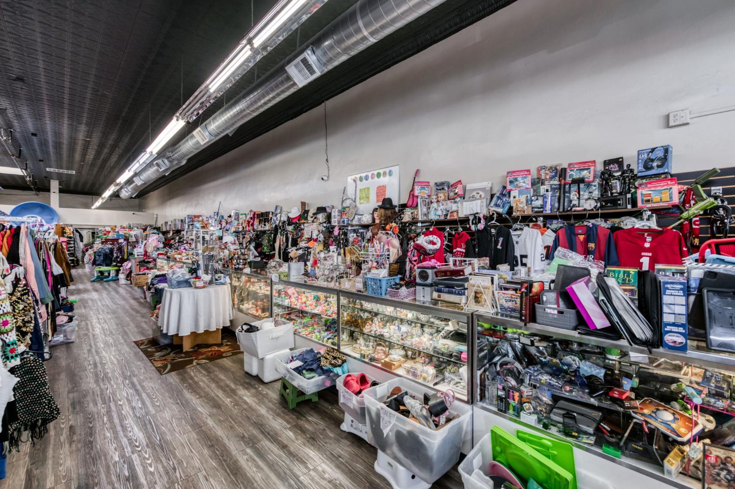 137 N L St, Dinuba, CA 93618