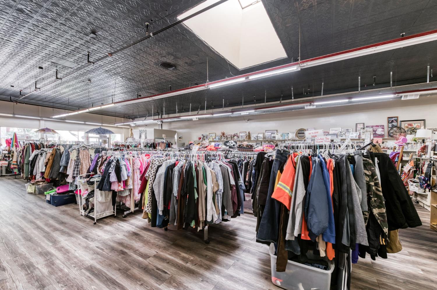 137 N L St, Dinuba, CA 93618