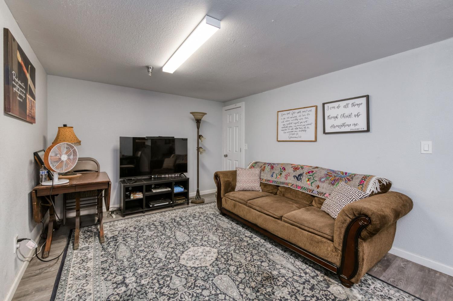 137 N L St, Dinuba, CA 93618