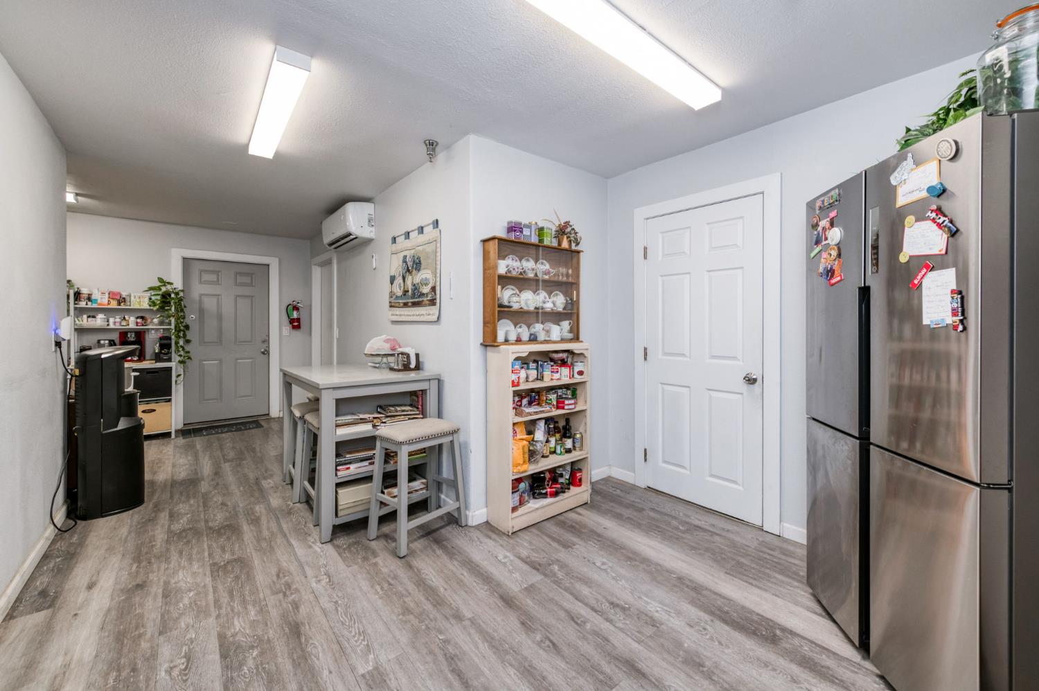 137 N L St, Dinuba, CA 93618
