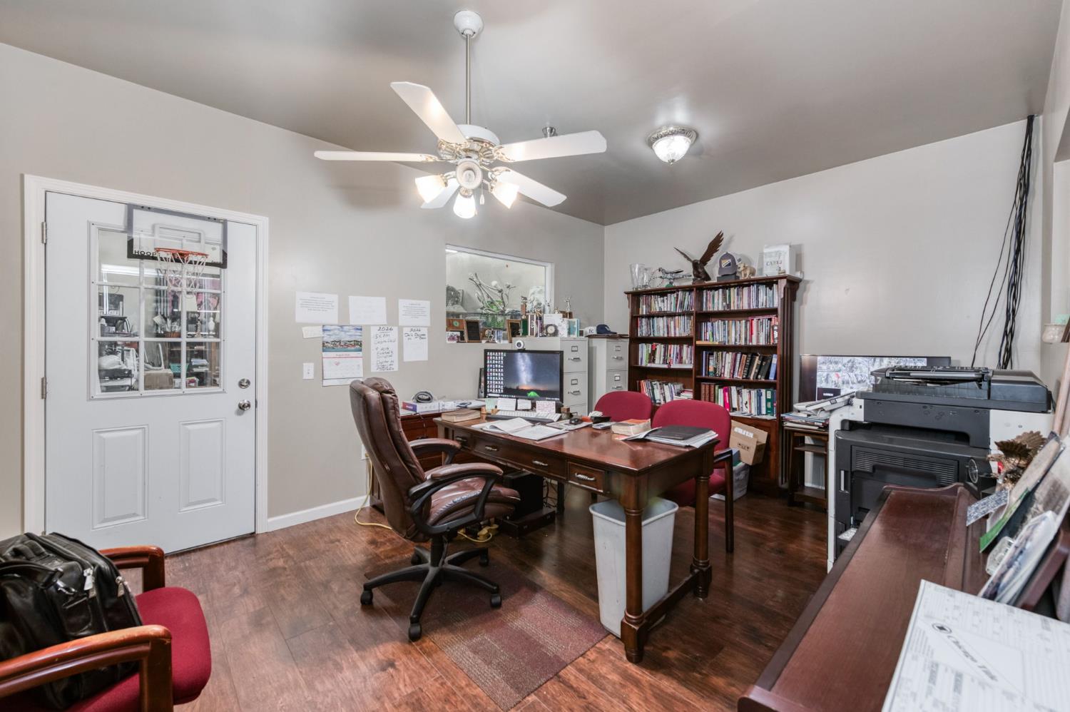 137 N L St, Dinuba, CA 93618