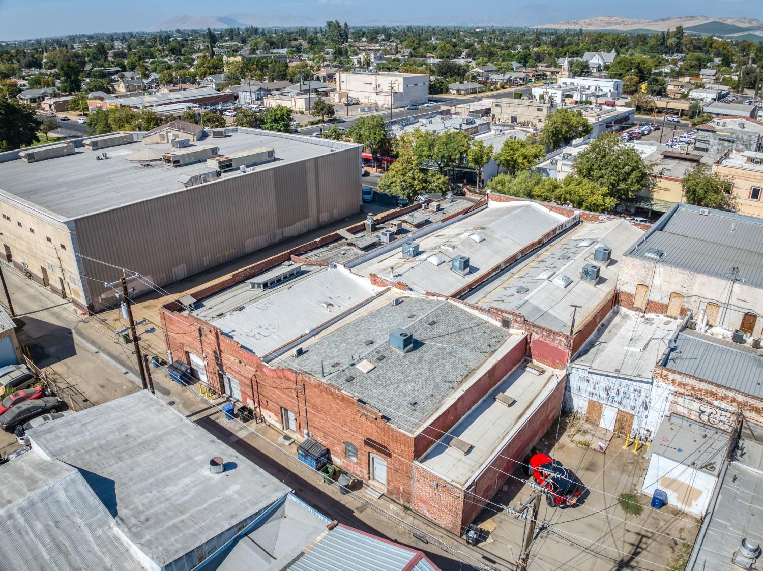 137 N L St, Dinuba, CA 93618