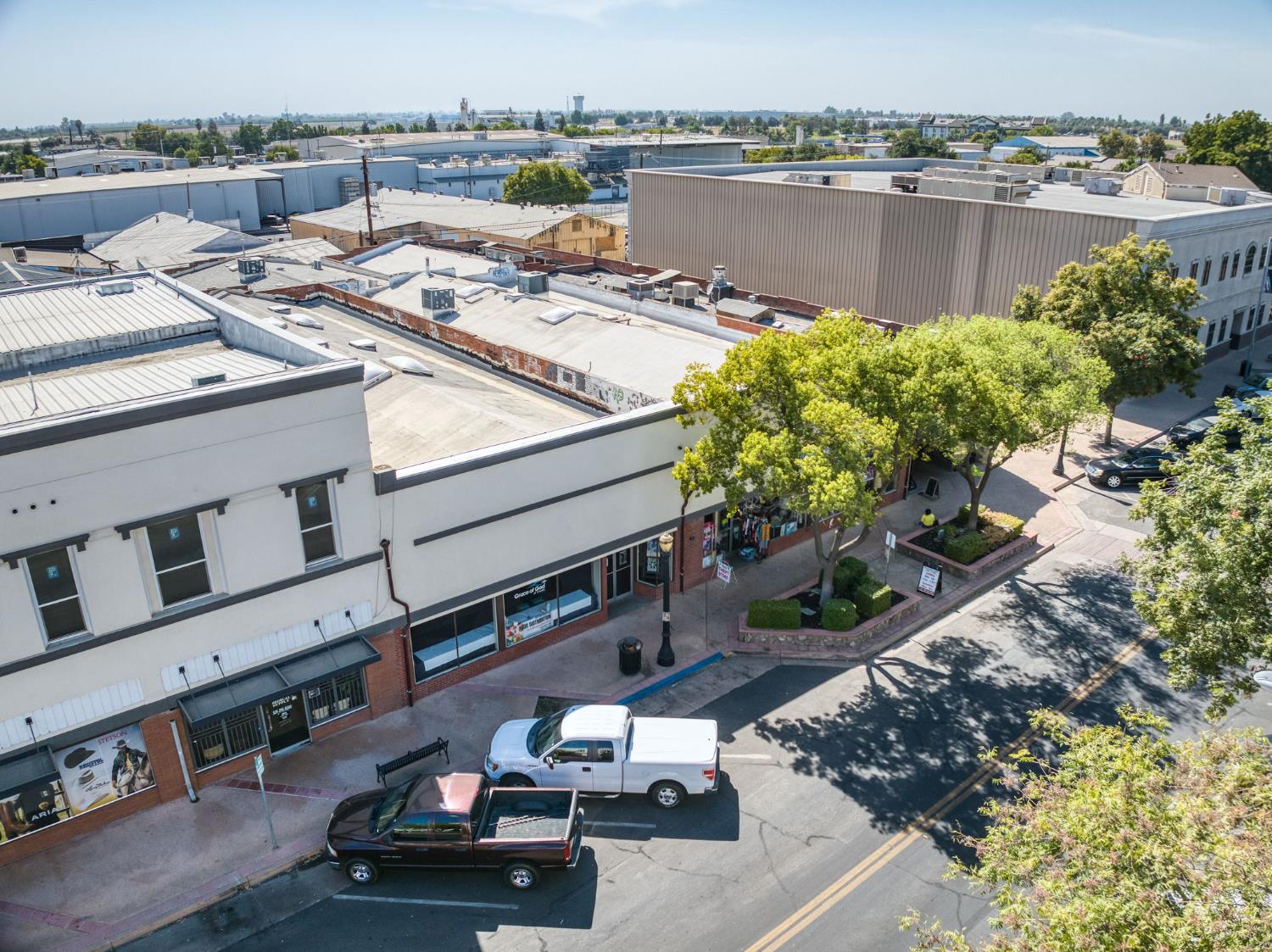 137 N L St, Dinuba, CA 93618