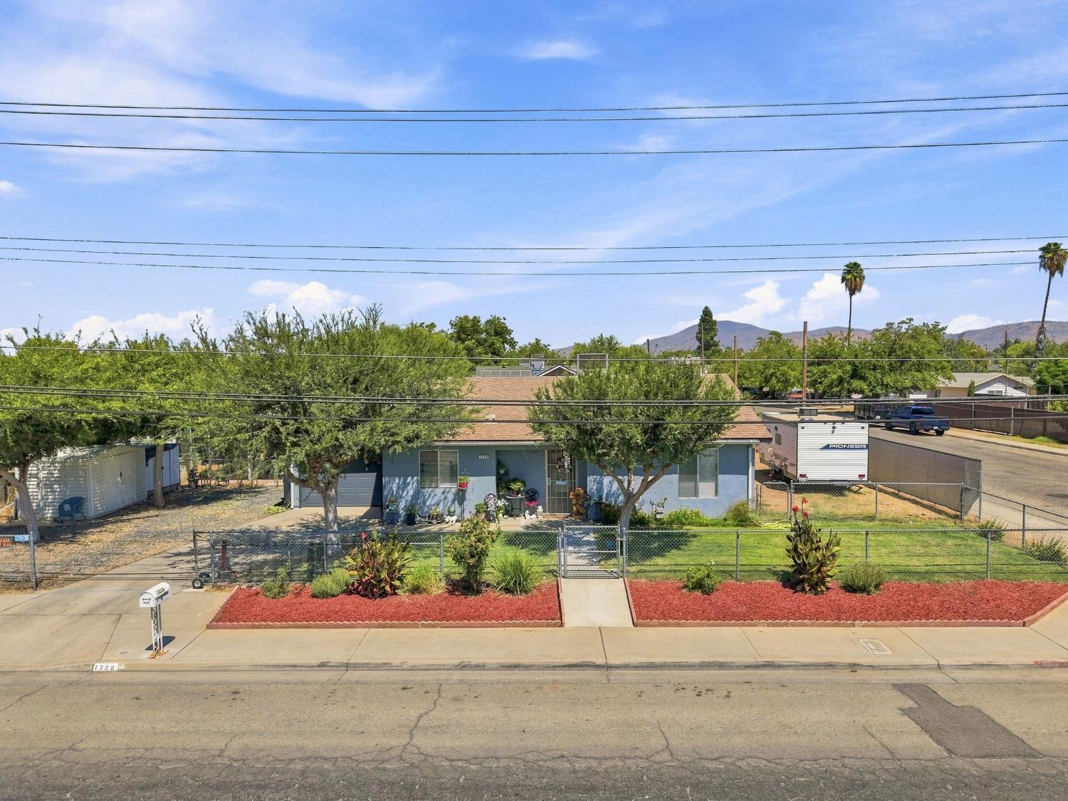 1208 South Ave, Orange Cove, CA 93646