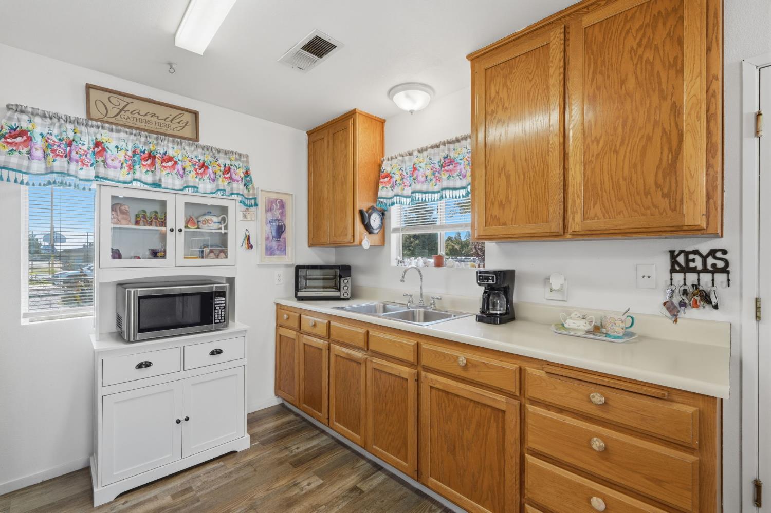 1208 South Ave, Orange Cove, CA 93646