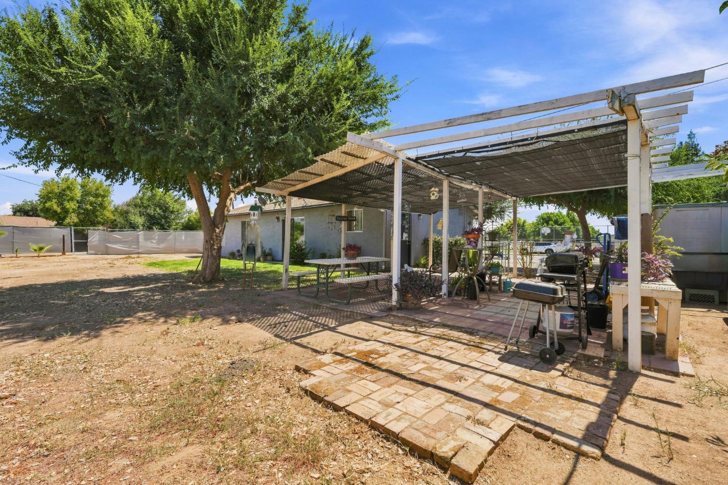 1208 South Ave, Orange Cove, CA 93646