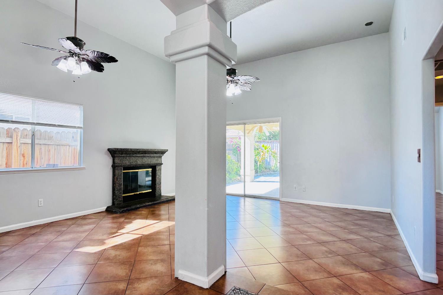 873 Garland Ave, Clovis, CA 93612